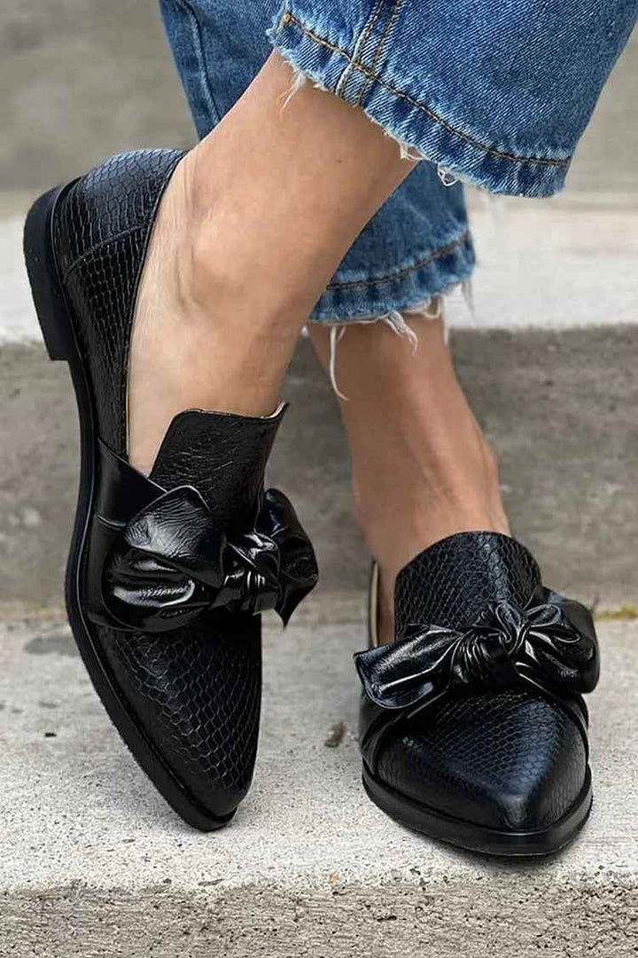 Laura | Black Loafers with Patent Bow