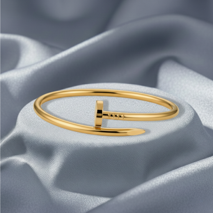 Elegance Nail Gold